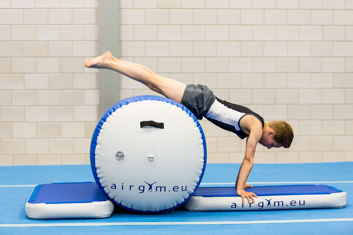 Boy on coaching set plus with air barrel and air boards Airgym